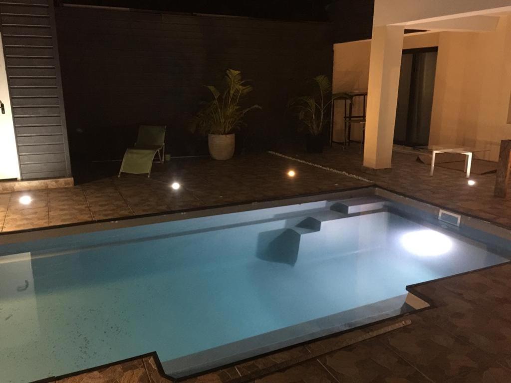 Nicole Residence Avec Piscine Chauffee & Jacuzzi Сент-Андре Экстерьер фото