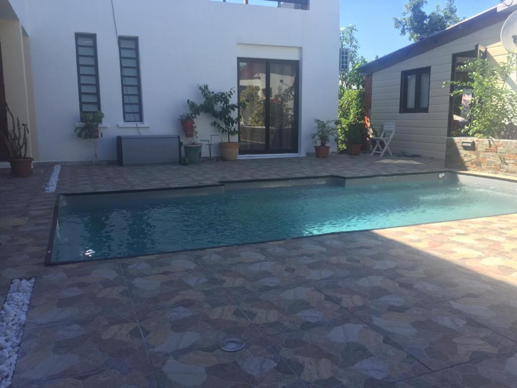 Nicole Residence Avec Piscine Chauffee & Jacuzzi Сент-Андре Экстерьер фото