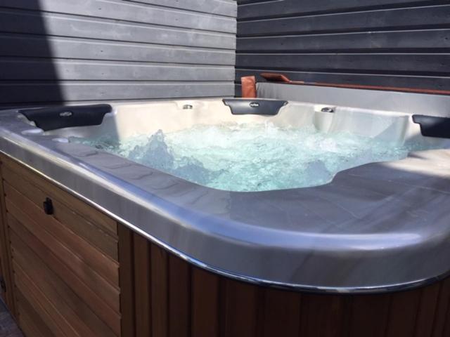 Nicole Residence Avec Piscine Chauffee & Jacuzzi Сент-Андре Экстерьер фото