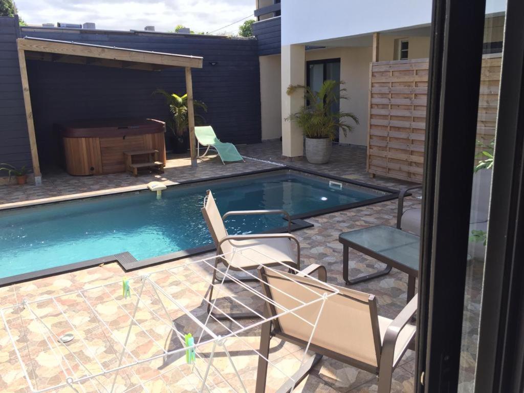 Nicole Residence Avec Piscine Chauffee & Jacuzzi Сент-Андре Экстерьер фото
