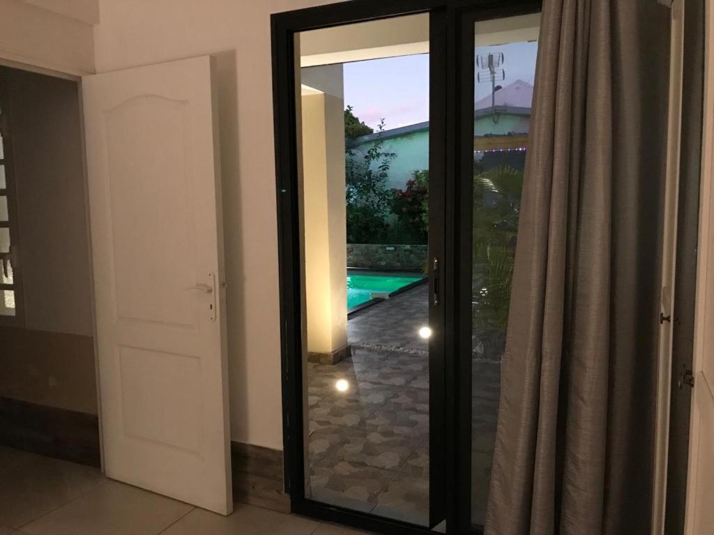 Nicole Residence Avec Piscine Chauffee & Jacuzzi Сент-Андре Экстерьер фото