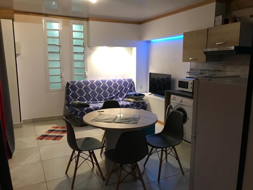 Nicole Residence Avec Piscine Chauffee & Jacuzzi Сент-Андре Экстерьер фото
