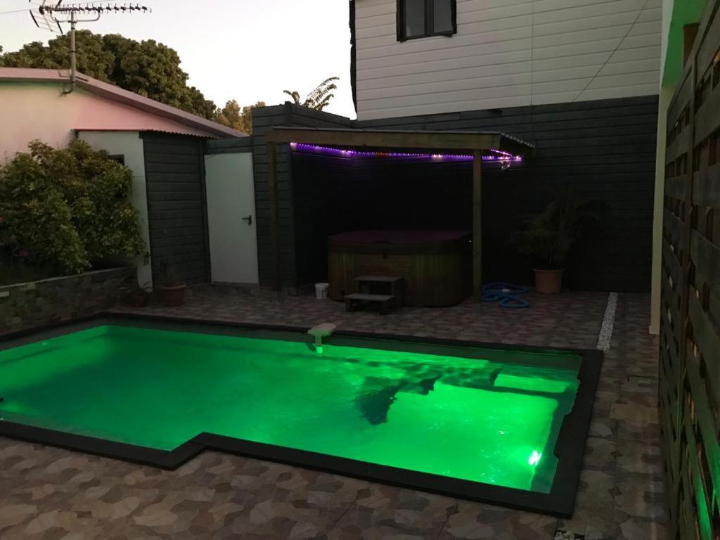 Nicole Residence Avec Piscine Chauffee & Jacuzzi Сент-Андре Экстерьер фото